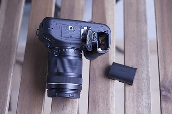 Canon-EOS-7D-Mark-II-recenzija-test-baterija_7.jpg